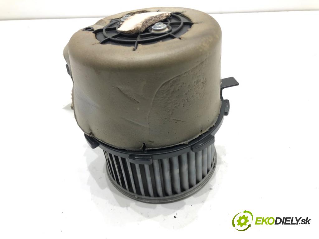 AUDI A4 B8 Kombi 2008 118 kW 1.8 TFSI 1798 ventilátor kúrenia