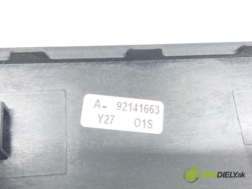 AUDI A4 B8 Kombi 2008 118 kW 1.8 TFSI 1798 lišty kryt 8K0863305 (Lišta)