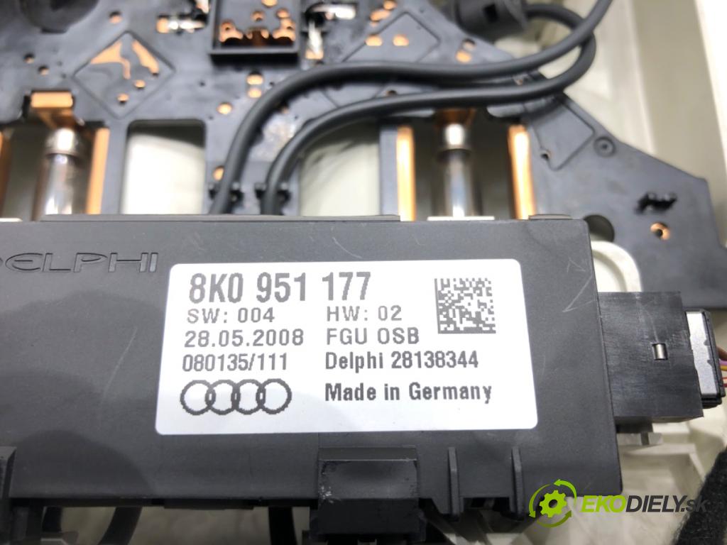 AUDI A4 B8 Kombi 2008 118 kW 1.8 TFSI 1798 Svetlo stropné 8T0947135B