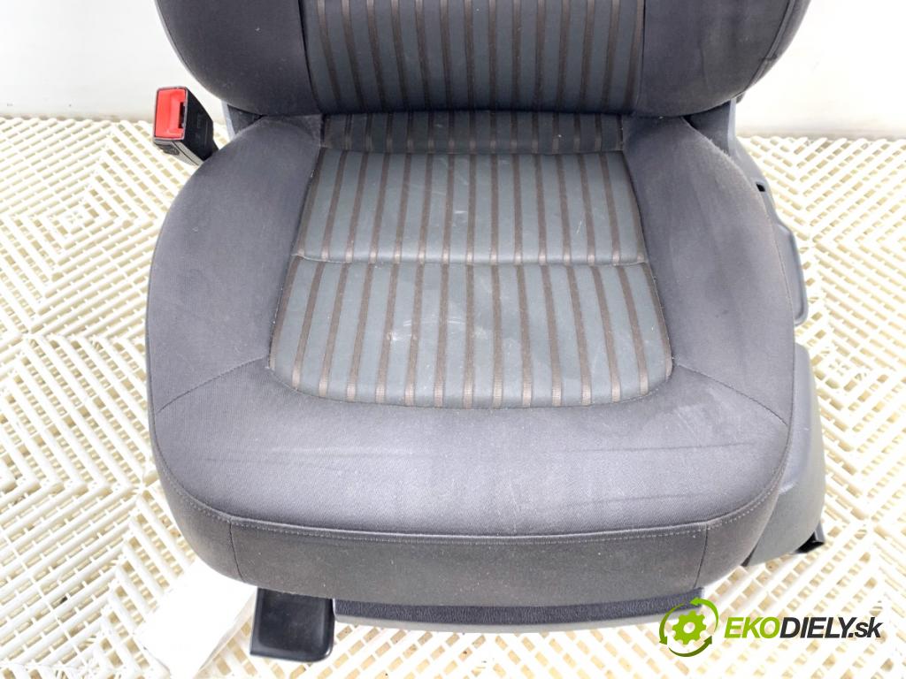 AUDI A4 B8 Kombi 2008 118 kW 1.8 TFSI 1798 Sedadlo ľavy predný
