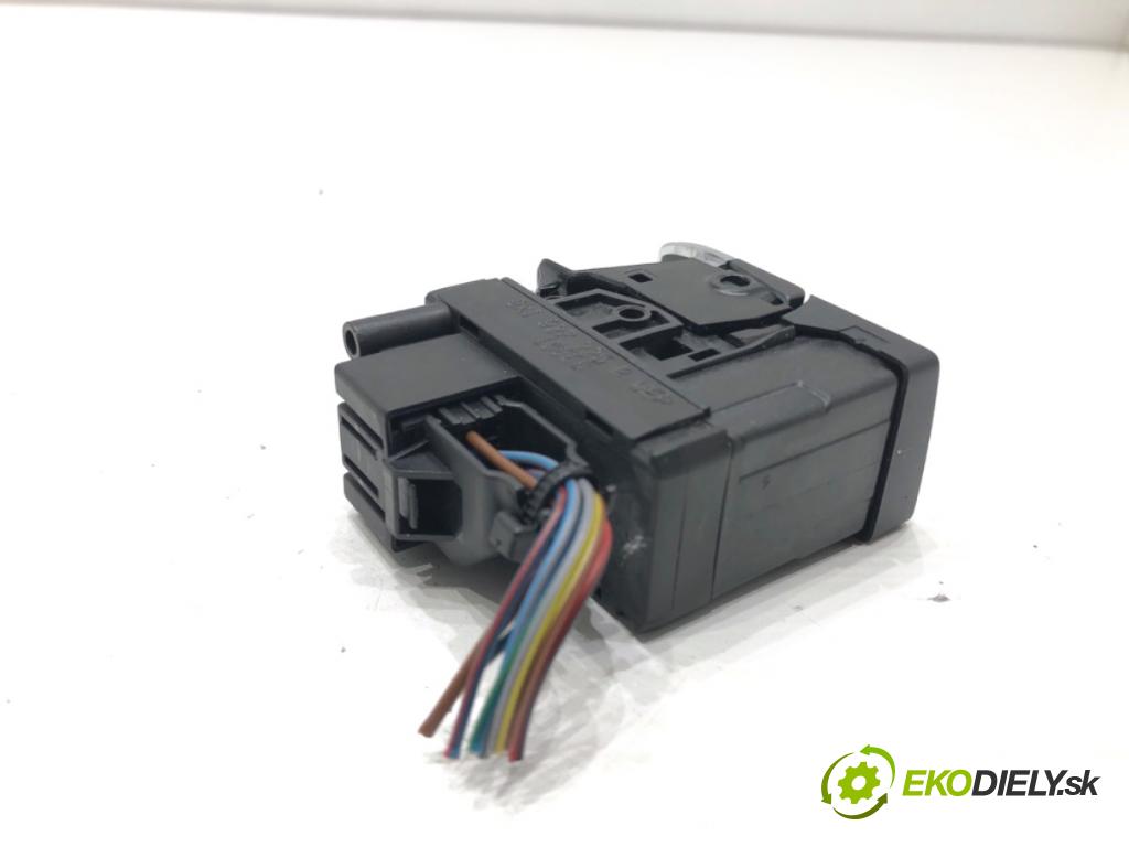 AUDI A4 B8 Kombi 2008 118 kW 1.8 TFSI 1798 Spínač brzdy ručnej brzdy 8K1927225G (Prepínacie páčky pod volantom)