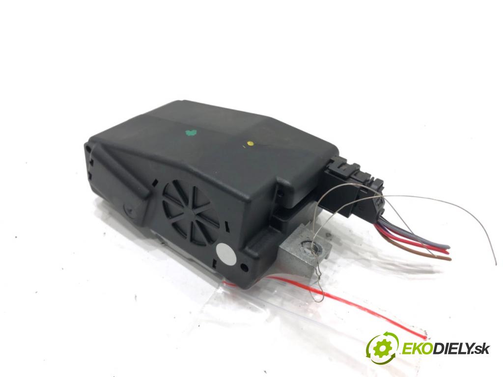 AUDI A4 B8 Kombi 2008 118 kW 1.8 TFSI 1798 blokáda volantu 8K0905852D (Riadenie ostatné)