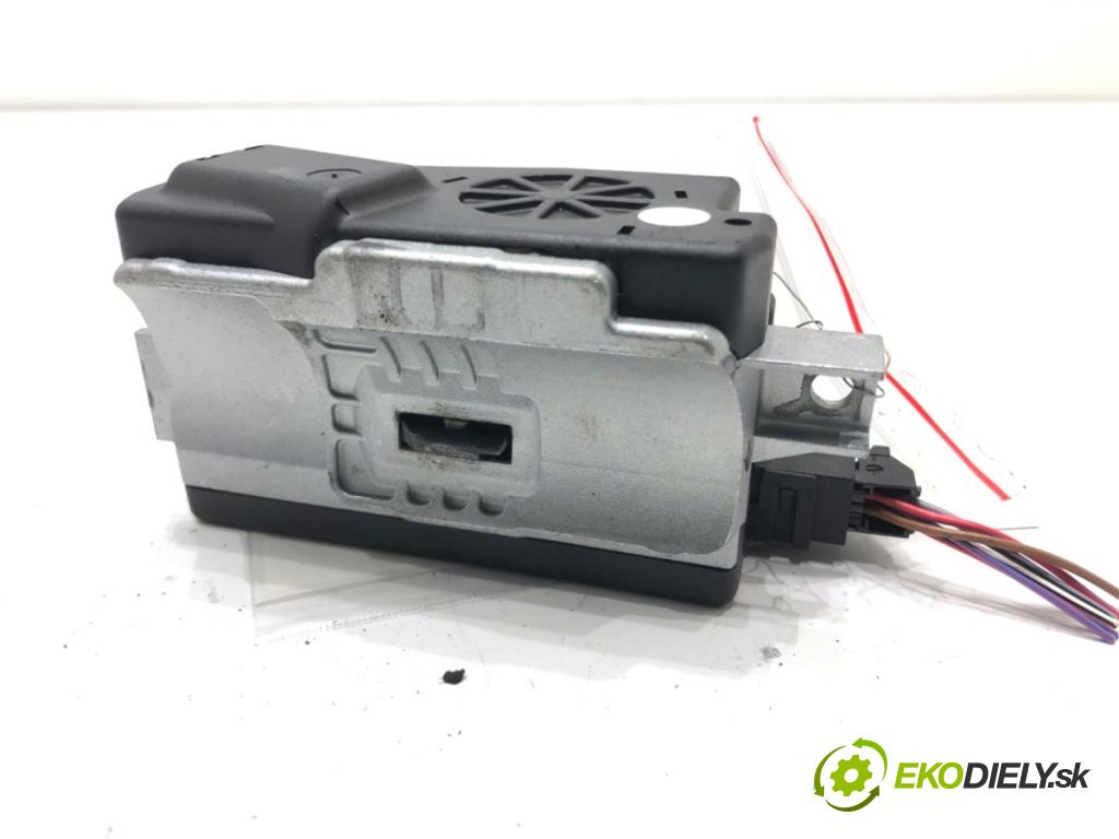 AUDI A4 B8 Kombi 2008 118 kW 1.8 TFSI 1798 blokáda volantu 8K0905852D (Riadenie ostatné)