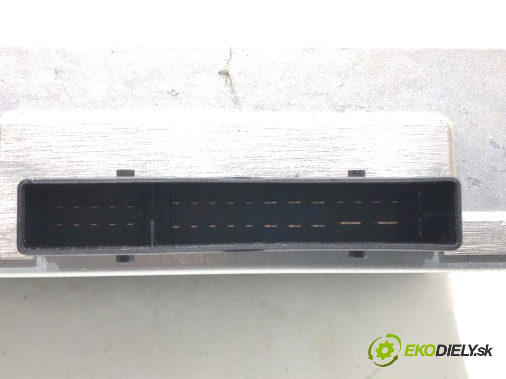 AUDI A4 B8 Kombi 2008 118 kW 1.8 TFSI 1798 Zosilňovač 8T0035223T (Zosilňovač)