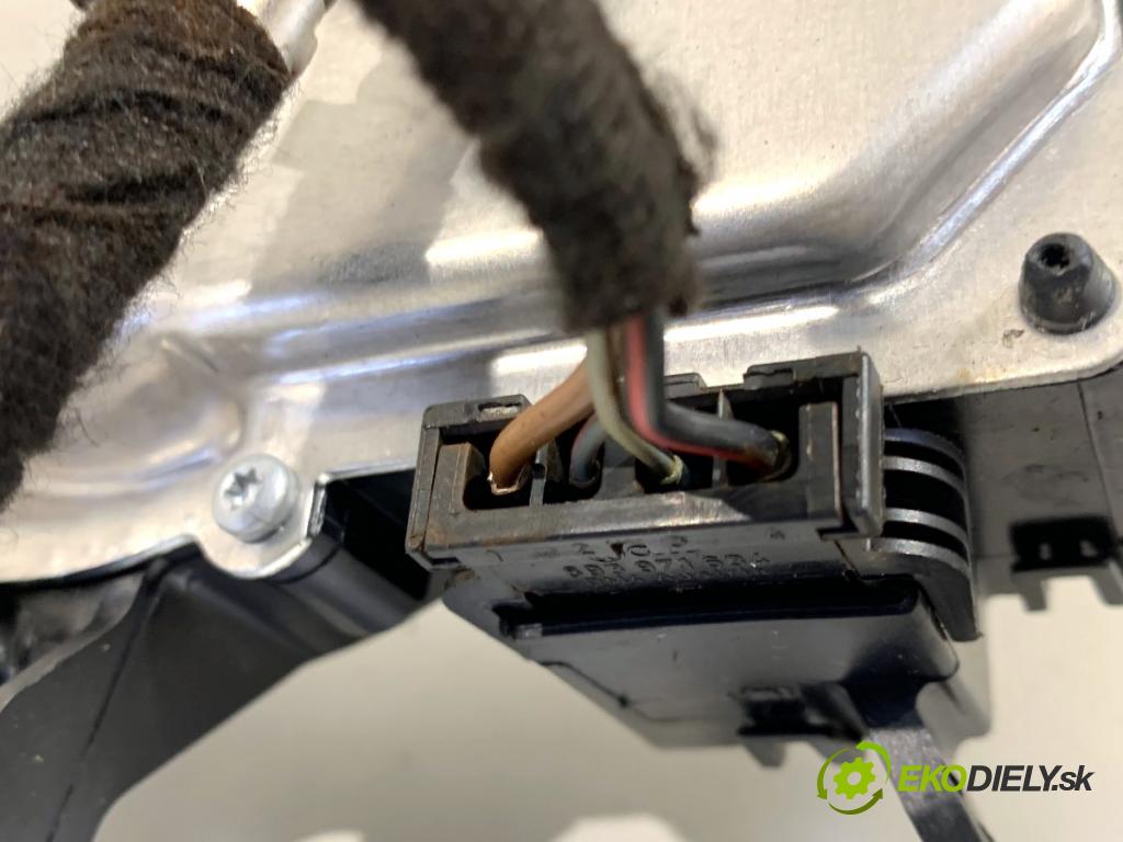 AUDI A4 B8 Kombi 2008 118 kW 1.8 TFSI 1798 Motor stieračov zad 579602