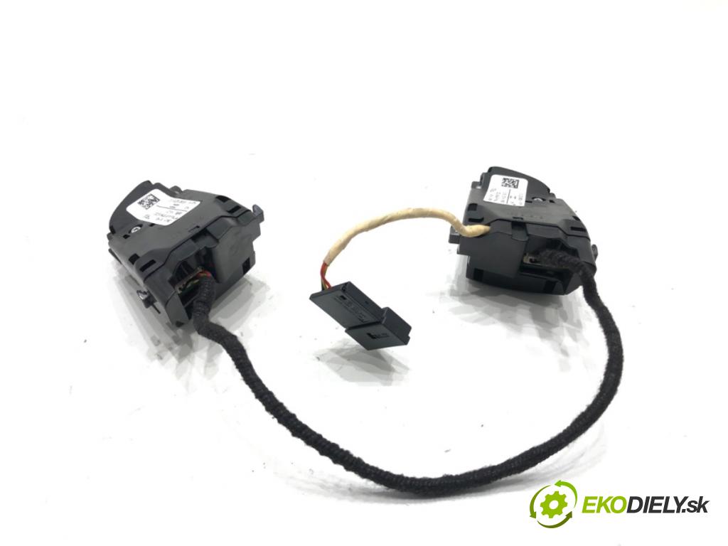 AUDI A4 B8 Kombi 2008 118 kW 1.8 TFSI 1798 SPÍNAČE: volantu 4F0951527D 4F0951527C