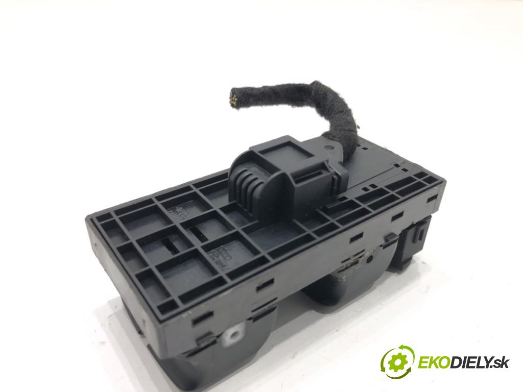 AUDI A4 B8 Kombi 2008 118 kW 1.8 TFSI 1798 Prepínač okien  (Prepínacie páčky pod volantom)