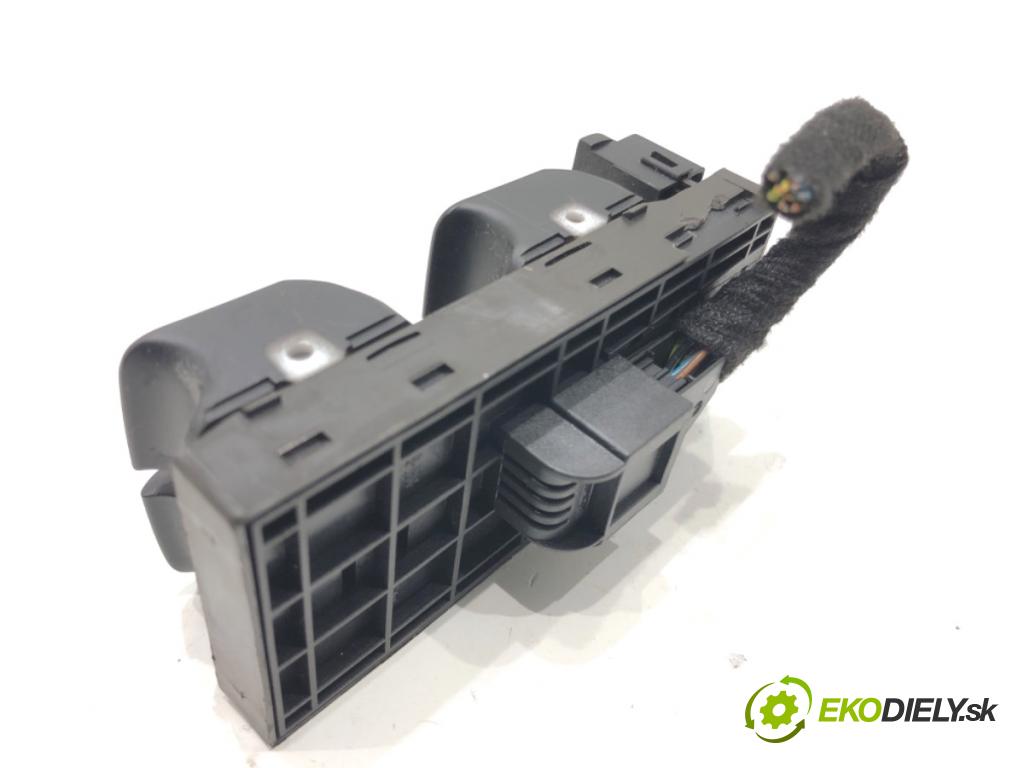 AUDI A4 B8 Kombi 2008 118 kW 1.8 TFSI 1798 Prepínač okien  (Prepínacie páčky pod volantom)