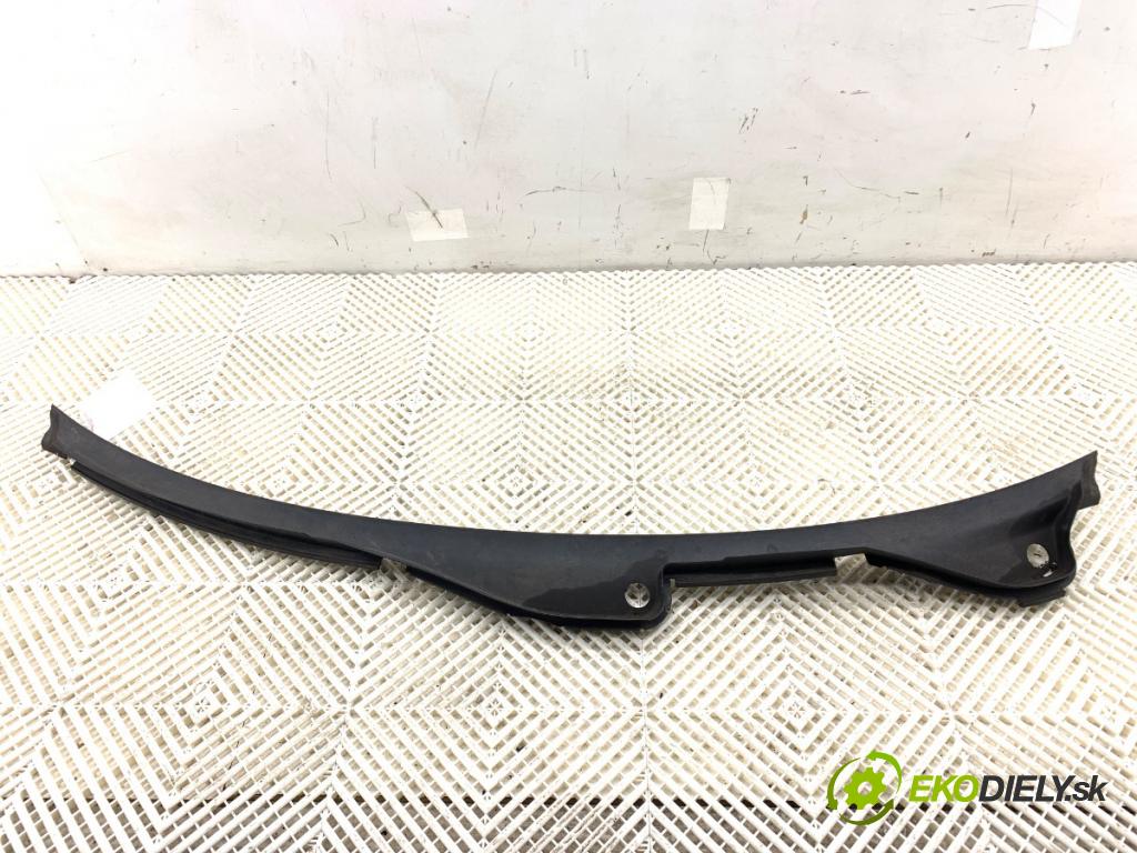 AUDI A4 B8 Kombi 2008 118 kW 1.8 TFSI 1798 torpédo plast pod čelní okno 8K1819403 (Plast pod čelním sklem)