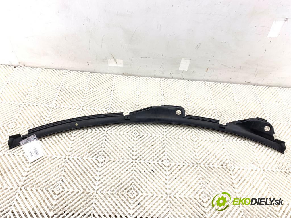 AUDI A4 B8 Kombi 2008 118 kW 1.8 TFSI 1798 torpédo plast pod čelní okno 8K1819403 (Plast pod čelním sklem)