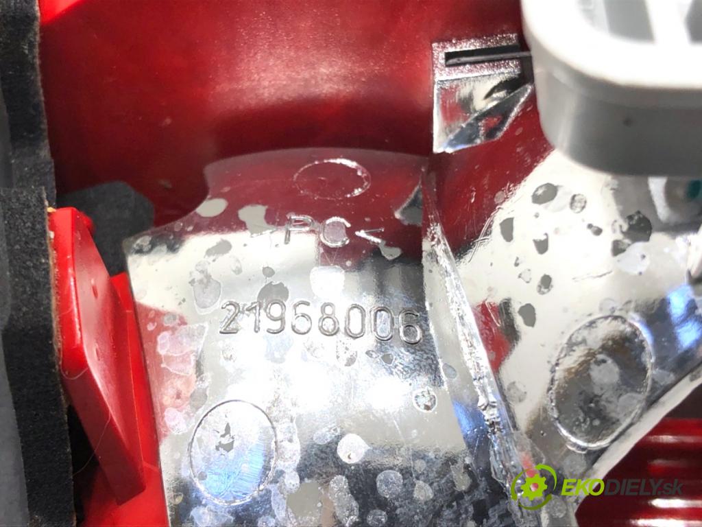 AUDI A4 B8 Kombi 2008 118 kW 1.8 TFSI 1798 Svetlo zad pravá vnútorná (Kľučka dverí ostatné)