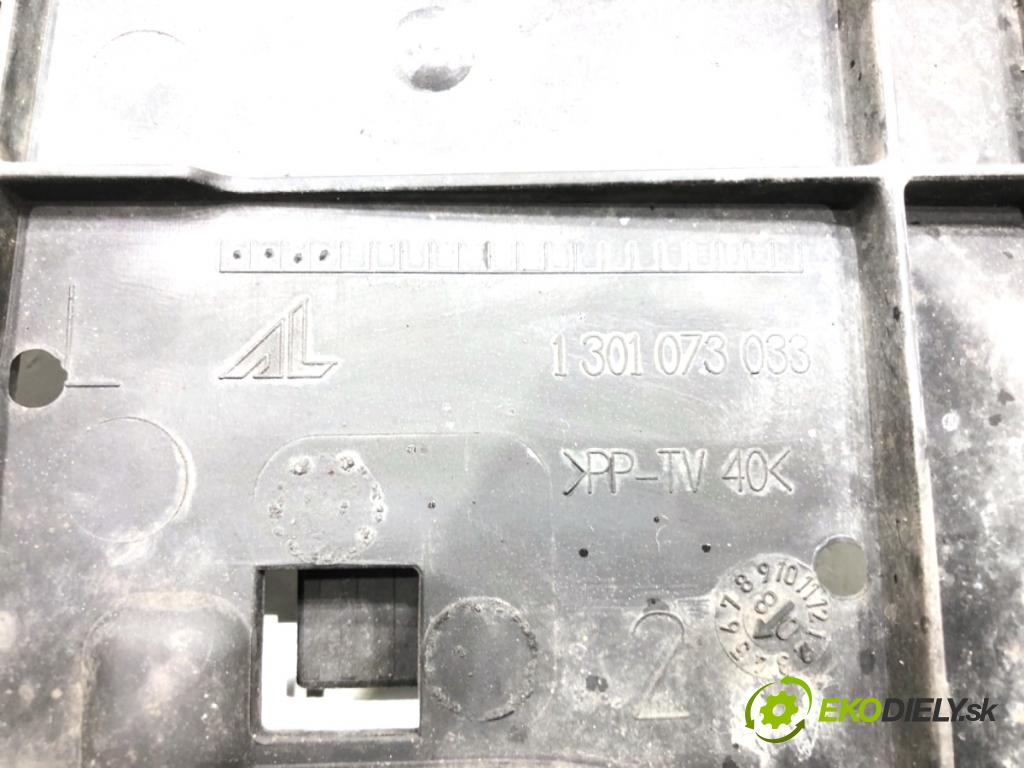 AUDI A4 B8 Kombi 2008 118 kW 1.8 TFSI 1798 Úchyt svetla ľavy 1301073033
