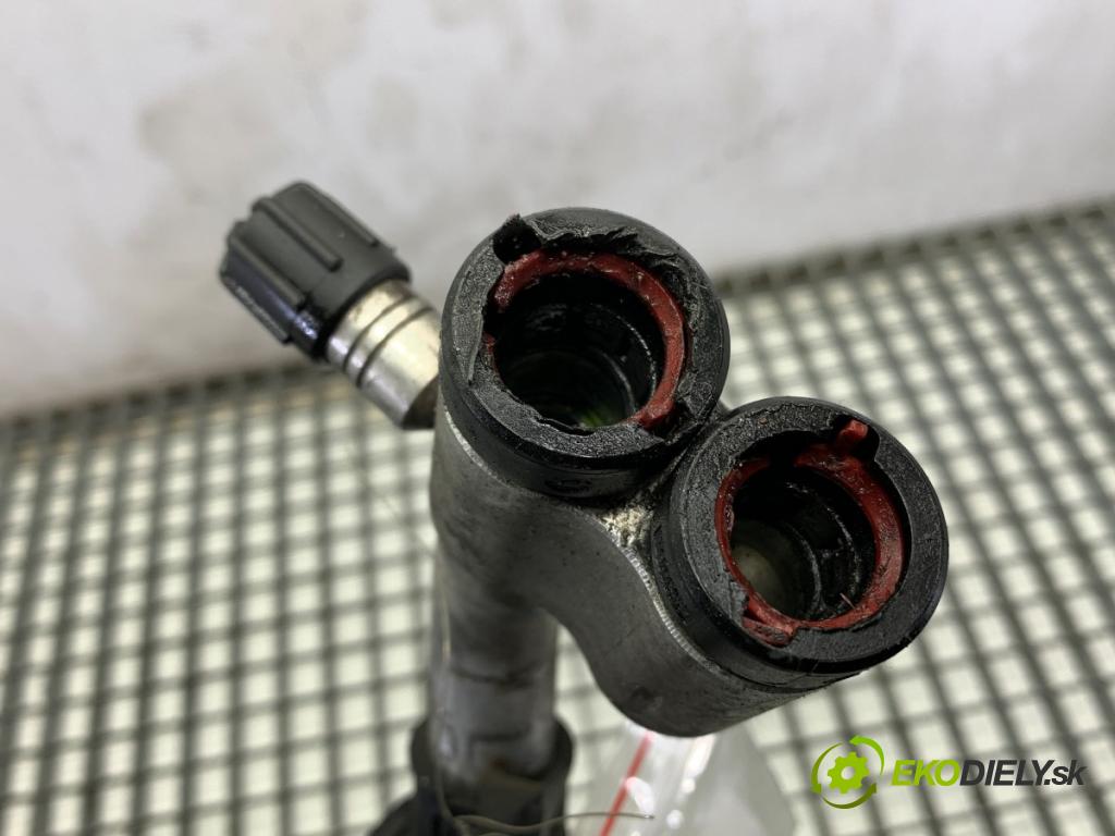 AUDI A4 B8 Kombi 2008 118 kW 1.8 TFSI 1798 rúrka klimatizace 8K1260712B (Trubka klimatizace)