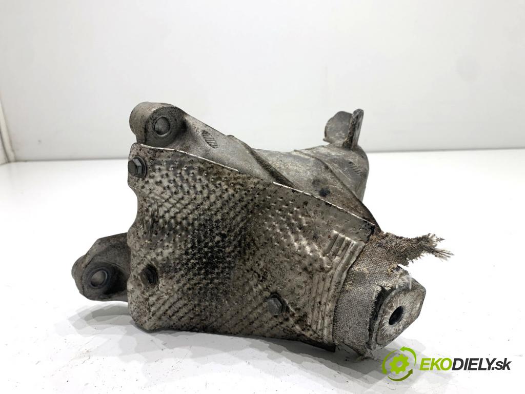 AUDI A4 B8 Kombi 2008 118 kW 1.8 TFSI 1798 Držiak Motor