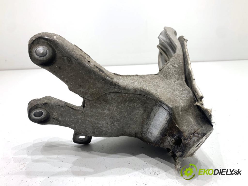 AUDI A4 B8 Kombi 2008 118 kW 1.8 TFSI 1798 Držiak Motor