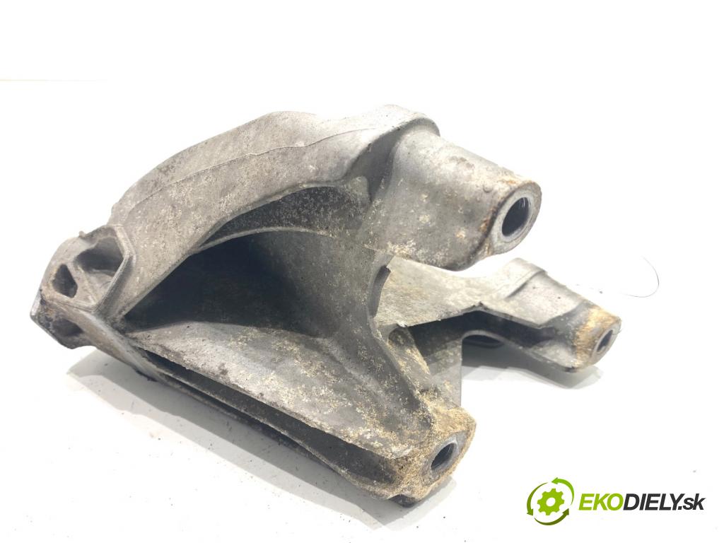 AUDI A4 B8 Kombi 2008 118 kW 1.8 TFSI 1798 Držiak Motor 8K0199307AL