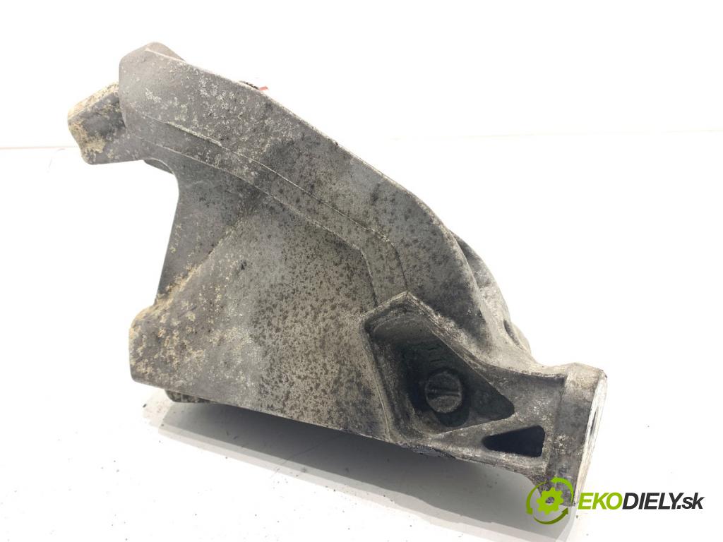 AUDI A4 B8 Kombi 2008 118 kW 1.8 TFSI 1798 Držiak Motor 8K0199307AL