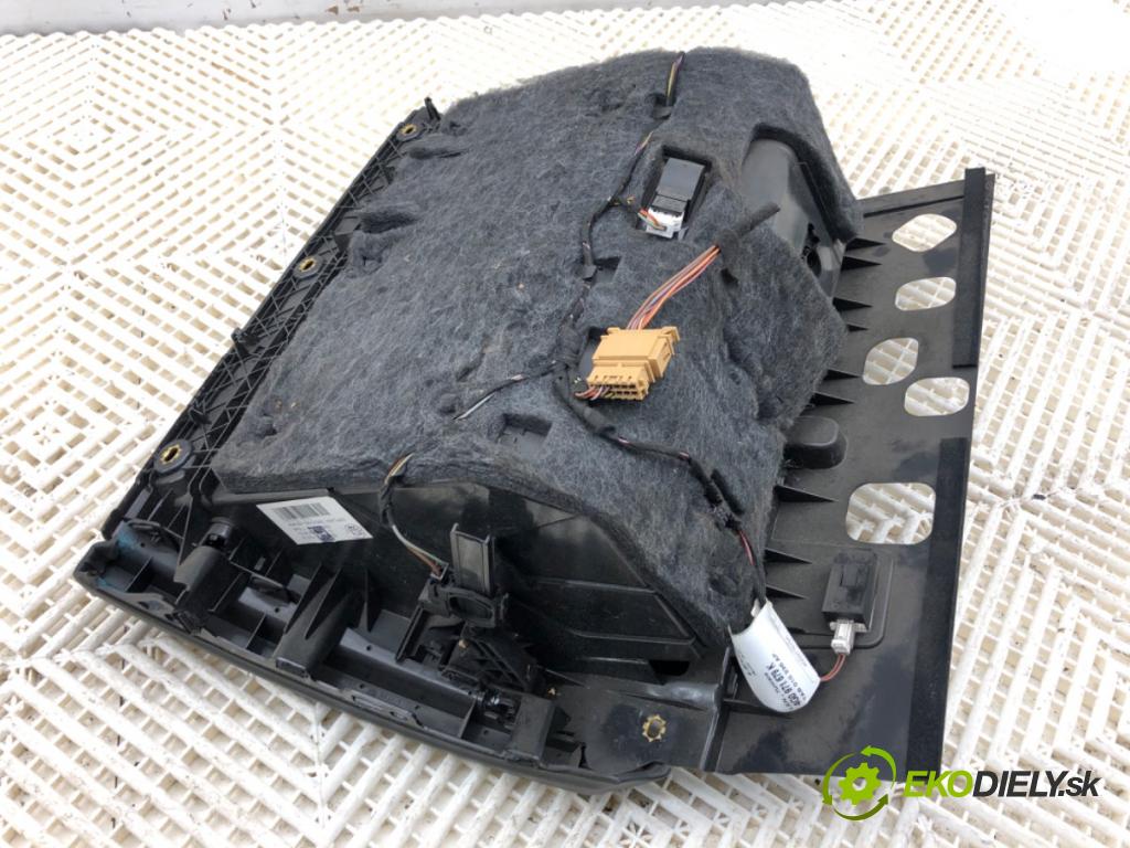 AUDI A6 C7 Kombi 2017 445 kW RS6 performance quattro 3993 Priehradka, kastlík spolujazdca 4G8857035G (Priehradka (kastlík))