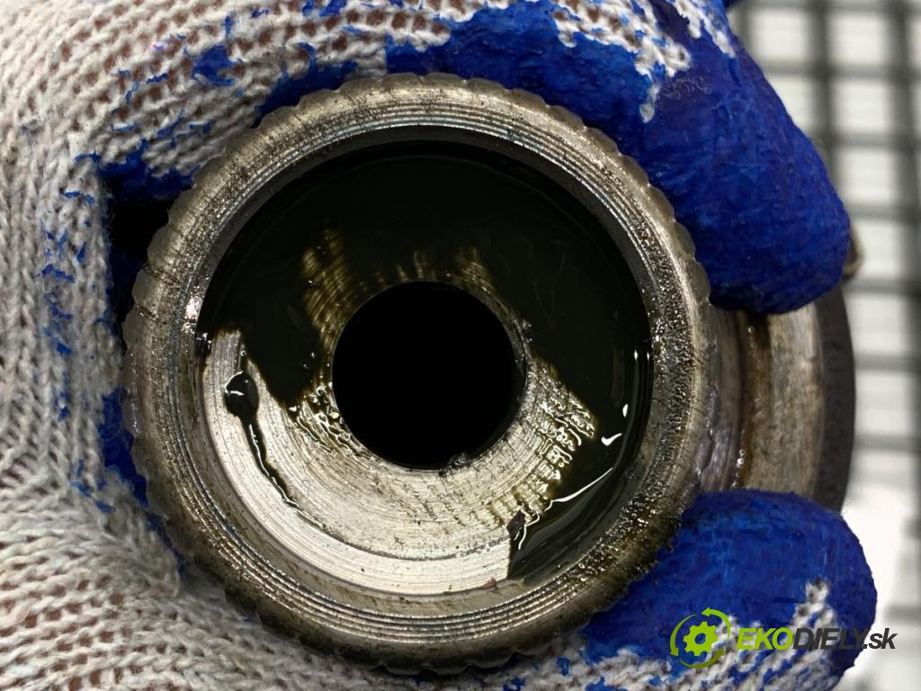 AUDI A6 C7 Kombi 2017 445 kW RS6 performance quattro 3993 poloos levý přední část 4G0407271F