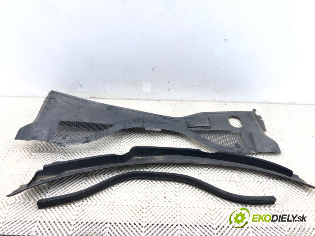 AUDI A6 C7 Kombi 2017 445 kW RS6 performance quattro 3993 torpédo plast pod čelní okno 4G8819447 4G1819403 (Plast pod čelním sklem)