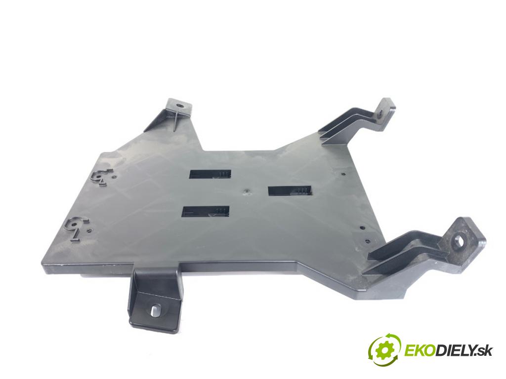 AUDI A6 C7 Kombi 2017 445 kW RS6 performance quattro 3993 držák uchycení ZESILOVAČ: BOSE 4G0907348F