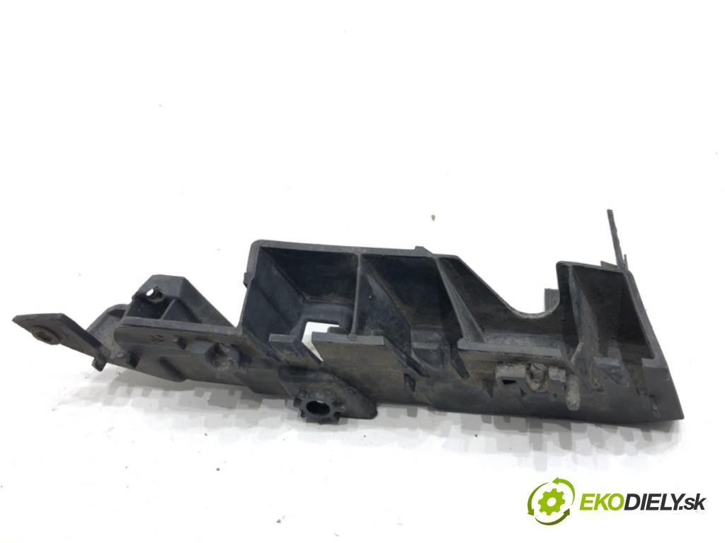 AUDI A6 C7 Kombi 2017 445 kW RS6 performance quattro 3993 úchyt nárazníka levý přední část 4G0807283B