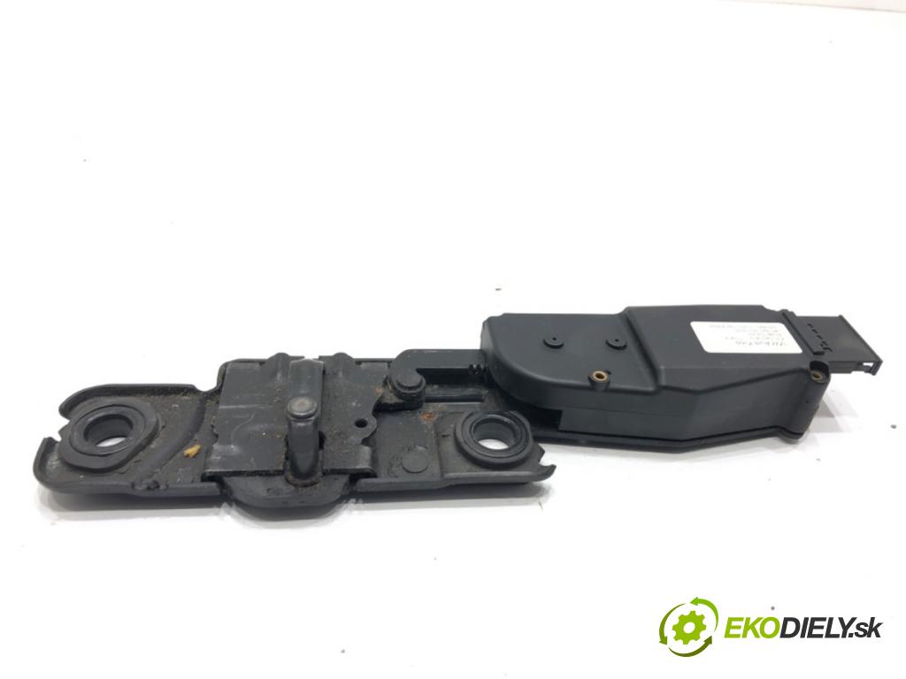 AUDI A6 C7 Kombi 2017 445 kW RS6 performance quattro 3993 VLAK: dveří zadní část 4F9827383H