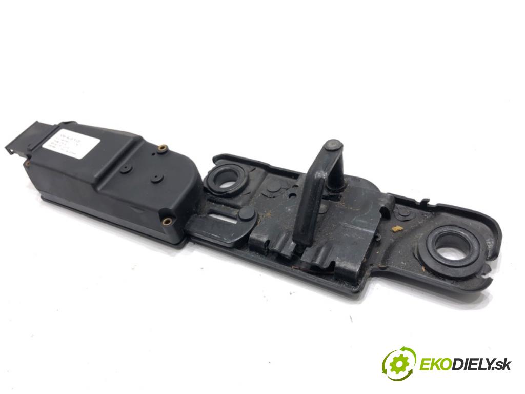 AUDI A6 C7 Kombi 2017 445 kW RS6 performance quattro 3993 doťah dverí zad 4F9827383H