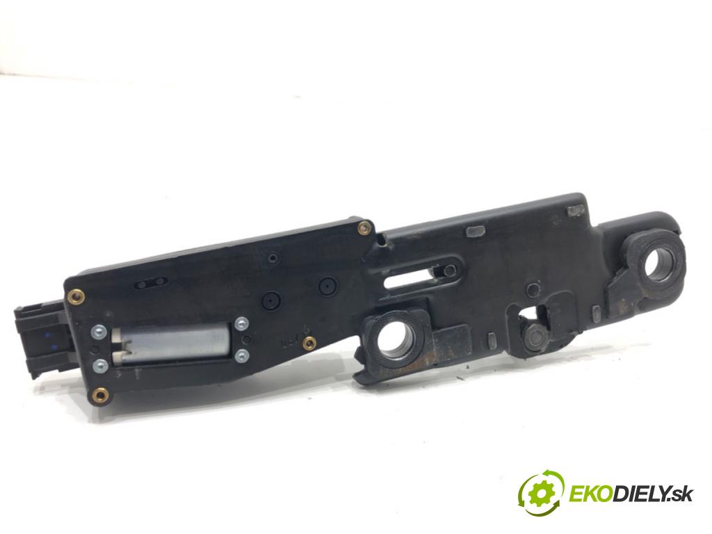 AUDI A6 C7 Kombi 2017 445 kW RS6 performance quattro 3993 doťah dverí zad 4F9827383H