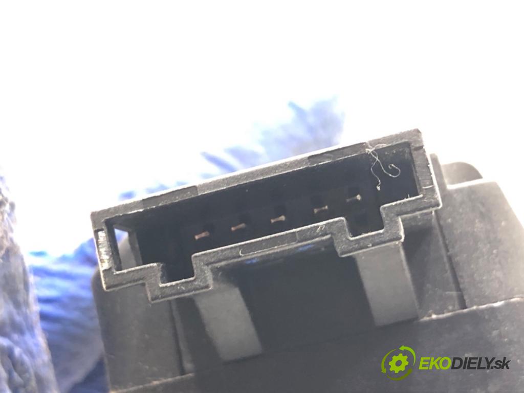 AUDI A6 C7 Kombi 2017 445 kW RS6 performance quattro 3993 doťah dverí zad 4F9827383H