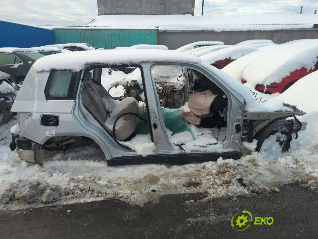MERCEDES-BENZ X204 SUV 2010 125 kW 220 CDI (204.902) 2143 karoséria ČTVRŤÁK: Blatník prah strecha PODŁUŻNICA