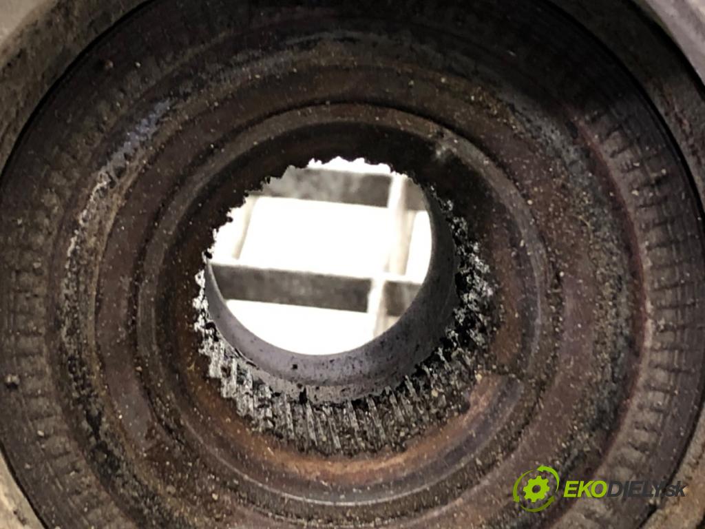 AUDI A6 C6 sedan 2004 188 kW 3.2 FSI 3123 náboj pravy predný