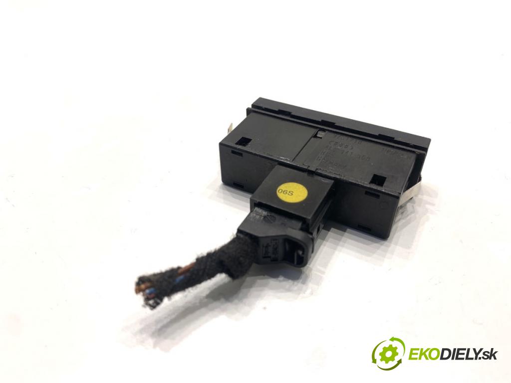 AUDI A6 C6 sedan 2004 188 kW 3.2 FSI 3123 Spínač svetiel výstražných (núdzových) 4F0941509 (Prepínacie páčky pod volantom)