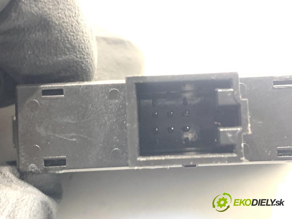 AUDI A6 C6 sedan 2004 188 kW 3.2 FSI 3123 Spínač svetiel výstražných (núdzových) 4F0941509 (Prepínacie páčky pod volantom)