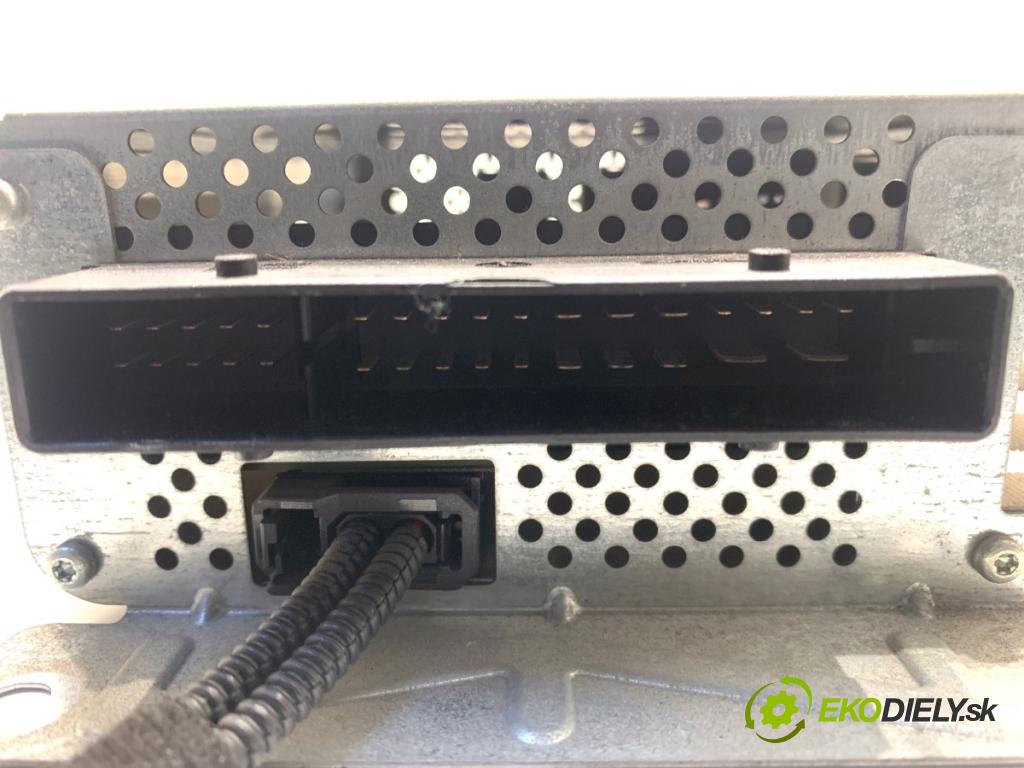 AUDI A6 C6 sedan 2004 188 kW 3.2 FSI 3123 Zosilňovač 4F0035223 (Zosilňovač)