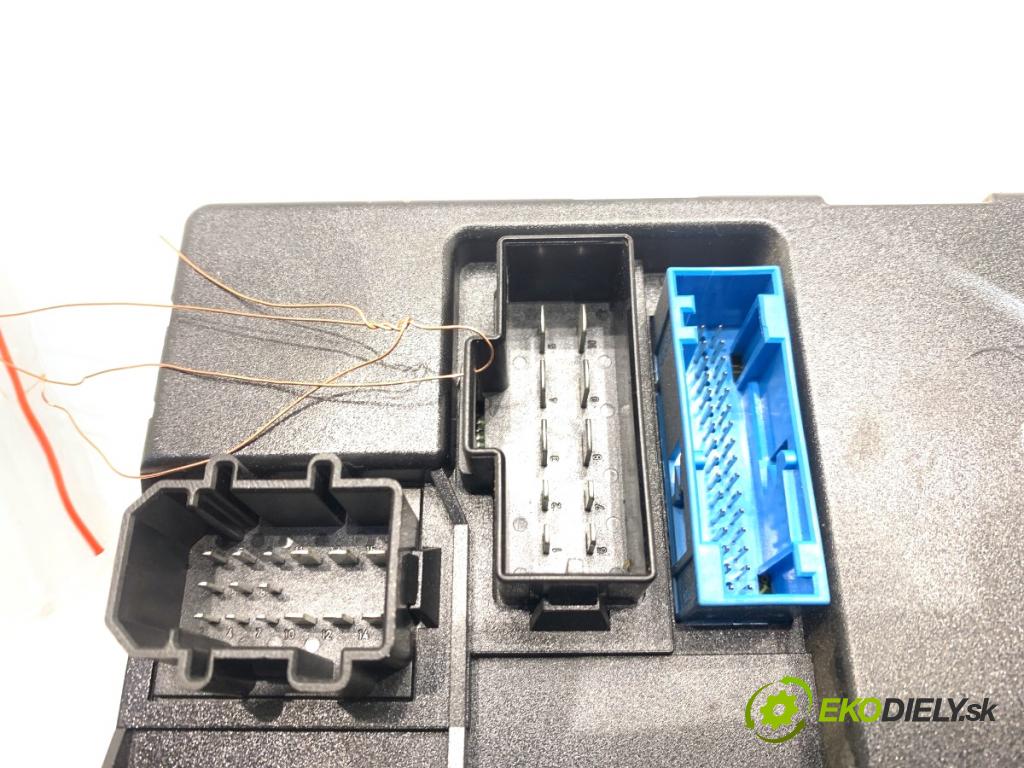 AUDI A6 C6 sedan 2004 188 kW 3.2 FSI 3123 Modul komfortu 4F0907289D (Modul komfortu)