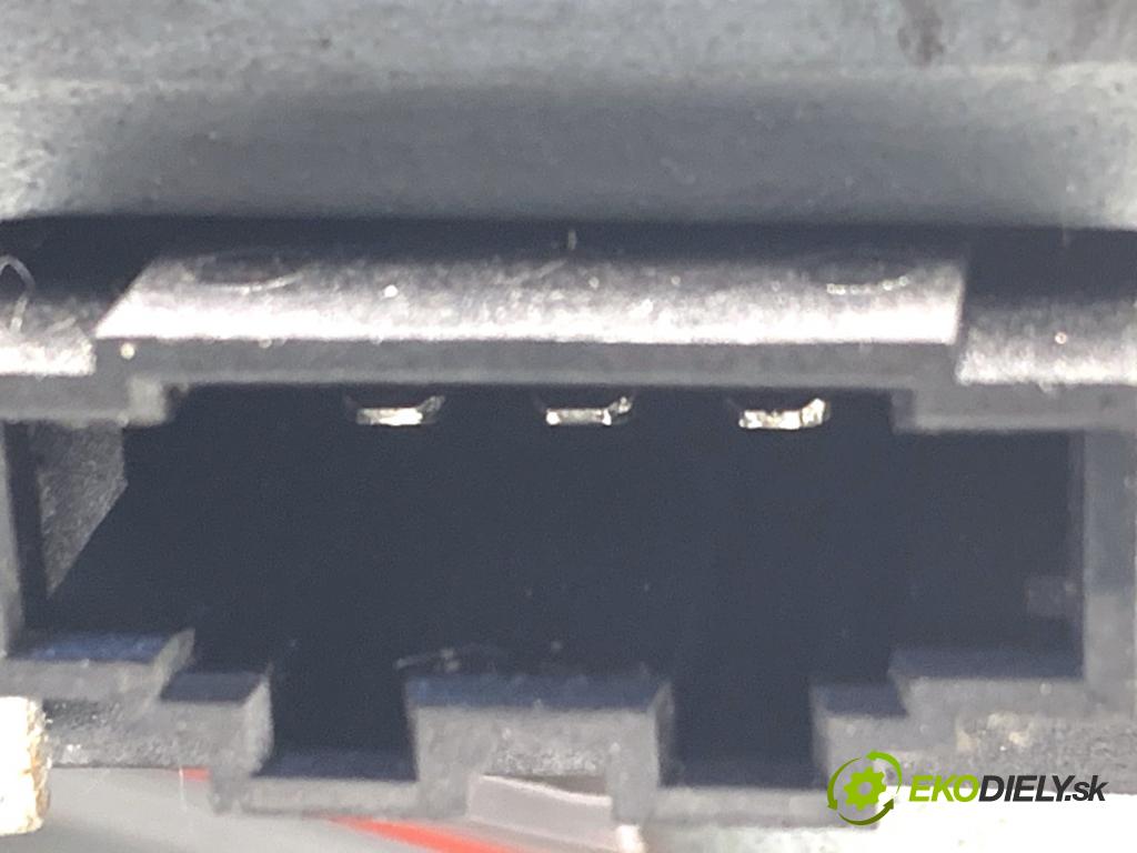 AUDI A6 C6 sedan 2004 188 kW 3.2 FSI 3123 blokáda volantu 4F0905852B (Riadenie ostatné)