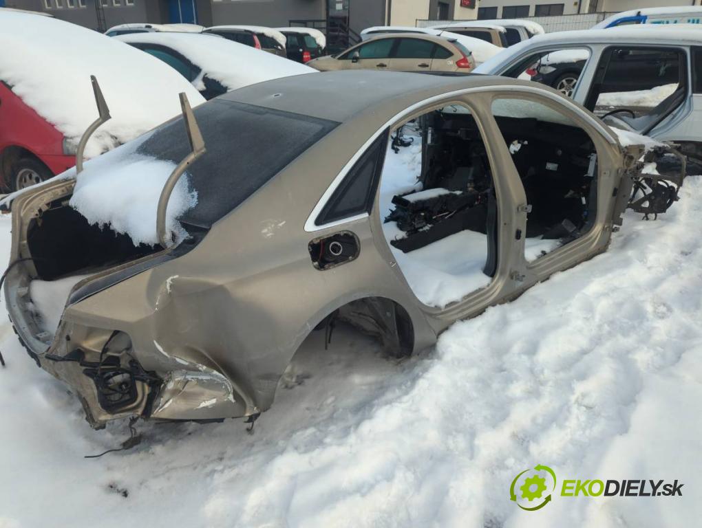 AUDI A8 D4 sedan 2011 258 kW 4.2 TDI quattro 4134 karoséria ČTVRŤÁK: Blatník prah strecha PODŁUŻNICA