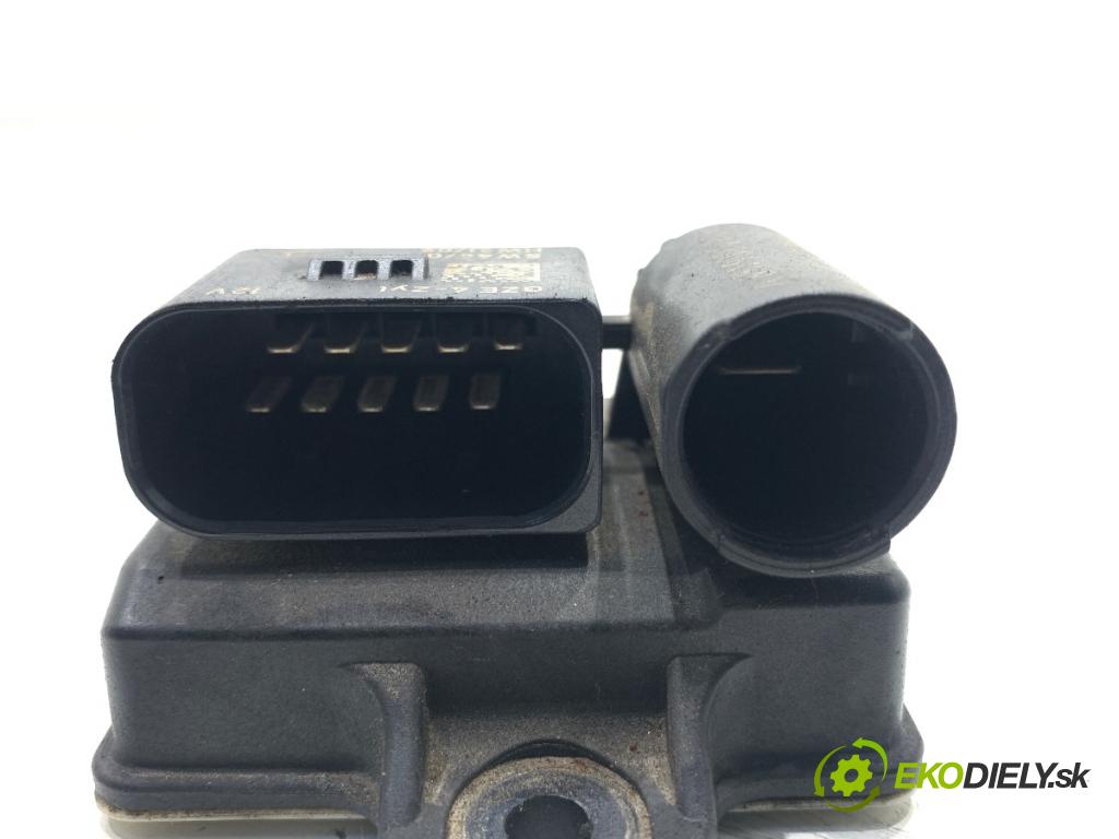 MERCEDES-BENZ X204 SUV 2010 125 kW 220 CDI (204.902) 2143 relé sviečok žhavenia A6519000900 (Relé)