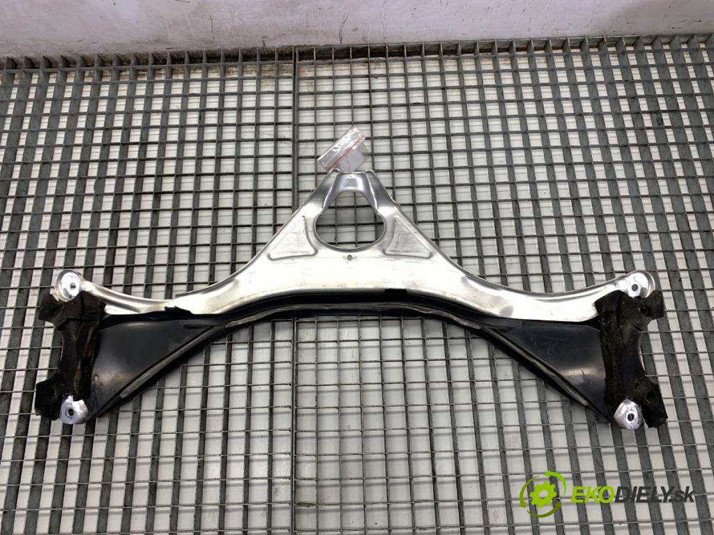 AUDI A6 C7 Kombi 2017 445 kW RS6 performance quattro 3993 STRUT: držák (ventilov): 4G0605645C