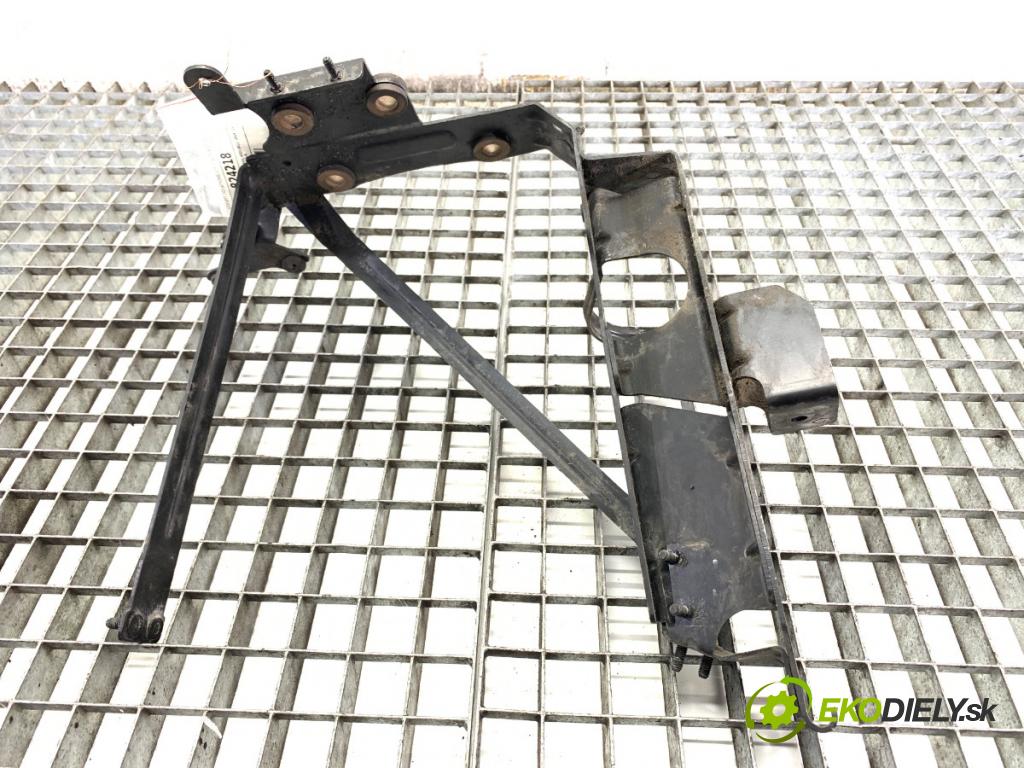 AUDI A6 C7 Kombi 2017 445 kW RS6 performance quattro 3993 držák chladiče vody levý 4G0121261L