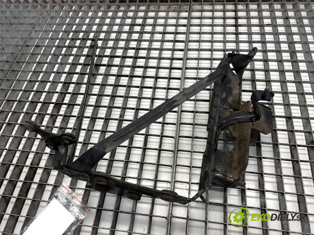 AUDI A6 C7 Kombi 2017 445 kW RS6 performance quattro 3993 držák chladiče vody levý 4G0121261L