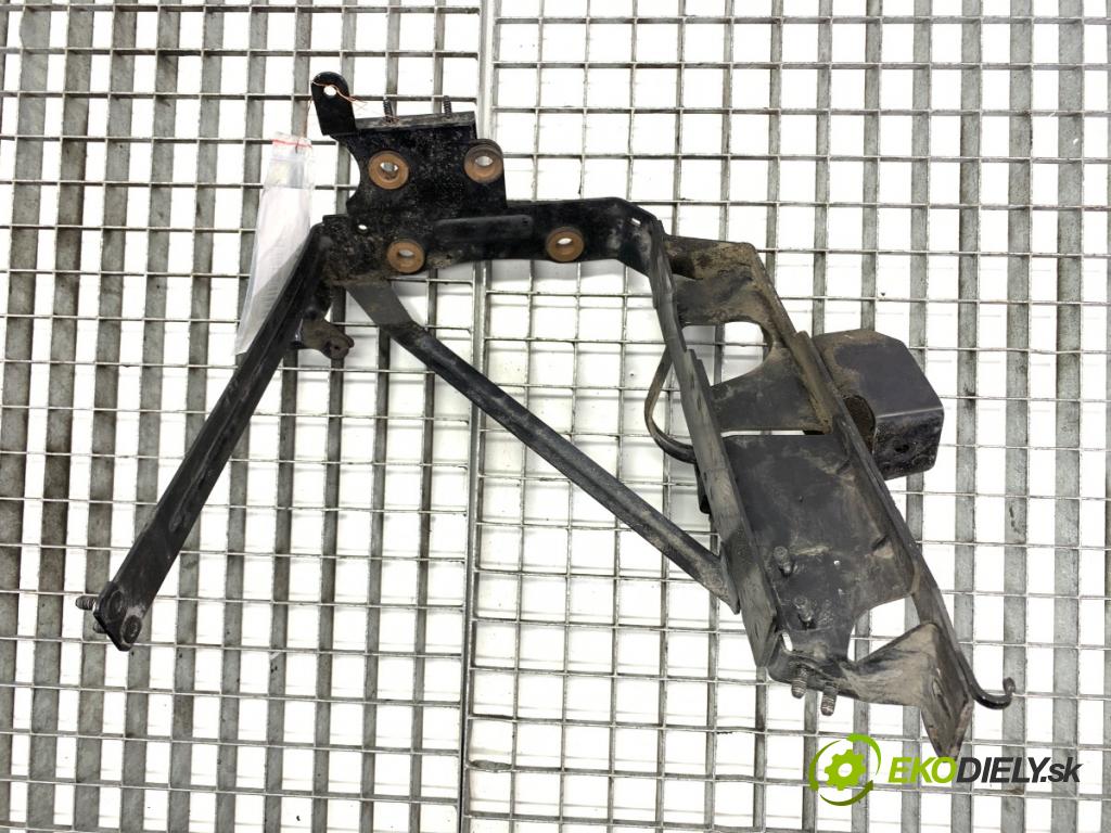 AUDI A6 C7 Kombi 2017 445 kW RS6 performance quattro 3993 držák chladiče vody levý 4G0121261L