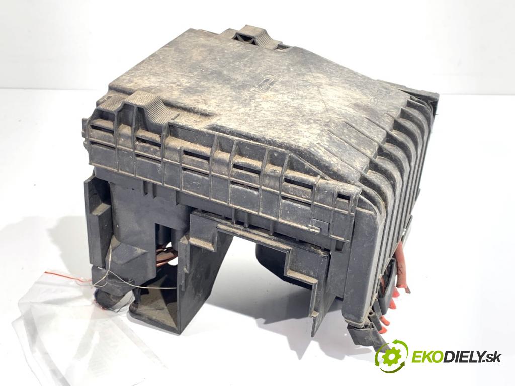 VW TIGUAN SUV 2008 103 kW 2.0 TDI 4motion 1968 Skrinka poistková  (Poistková skrinka)