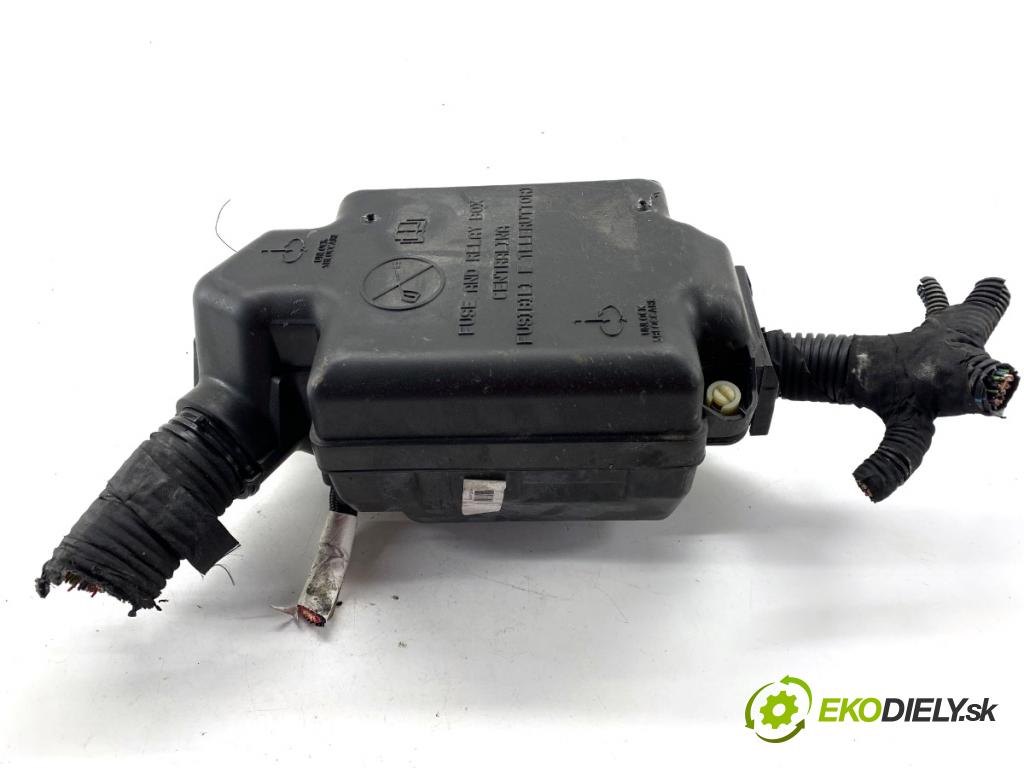 FIAT TIPO sedan 2021 70 kW 1.4 (356SXA1B) 1368 Skrinka poistková  (Poistková skrinka)