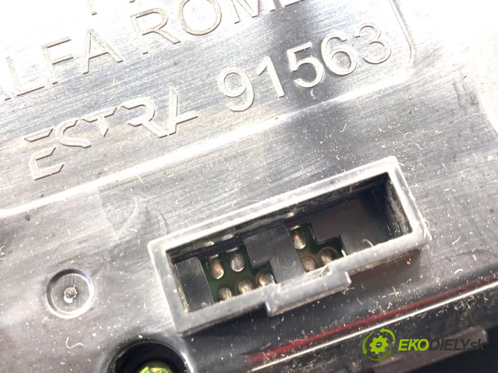 FIAT TIPO sedan 2021 70 kW 1.4 (356SXA1B) 1368 Panel ovládania kúrenia 07357538250 (Prepínacie páčky pod volantom)