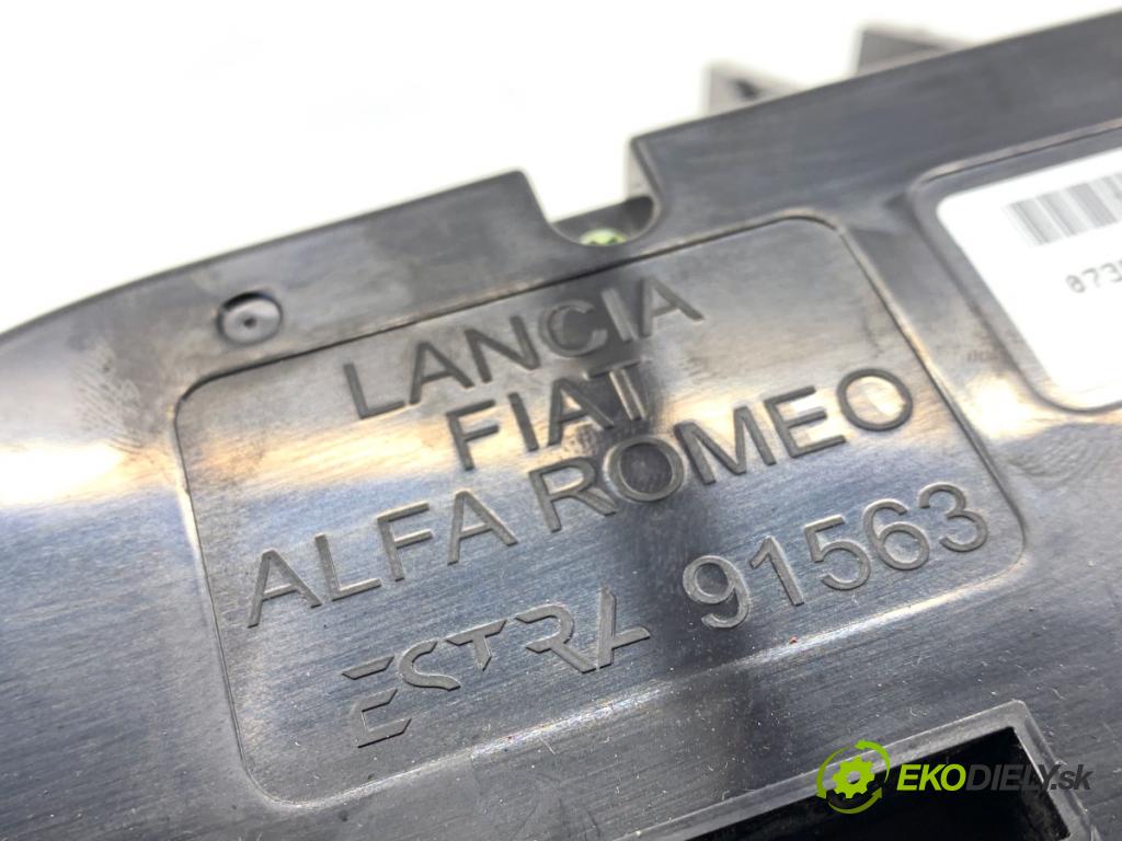 FIAT TIPO sedan 2021 70 kW 1.4 (356SXA1B) 1368 Panel ovládania kúrenia 07357538250 (Prepínacie páčky pod volantom)