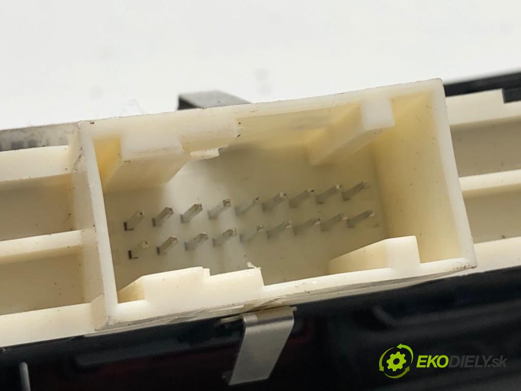 FIAT TIPO sedan 2021 70 kW 1.4 (356SXA1B) 1368 spínač světel nouzových 07357352180 (Páčky pod volantem)