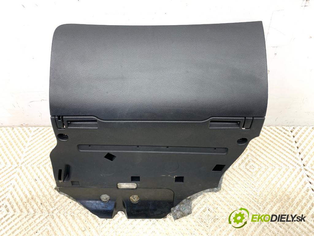 AUDI A6 C6 sedan 2004 188 kW 3.2 FSI 3123 Priehradka, kastlík spolujazdca 4F1857035 (Priehradka (kastlík))