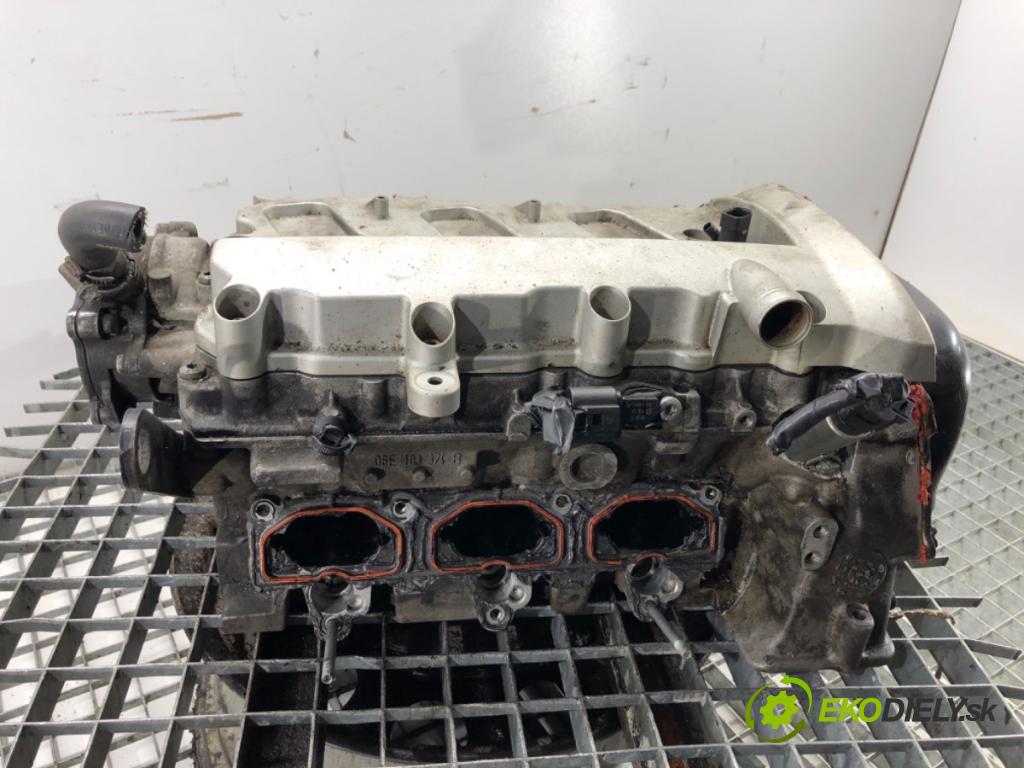 AUDI A6 C6 sedan 2004 188 kW 3.2 FSI 3123 Hlava valcov pravy 06E103374B